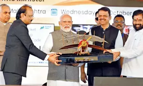 നവി മുംബൈ വിമാനത്താവളം യാഥാര്ത്ഥ്യമായി: ആദ്യ വിമാനം ക്രിസ്മസിന് മുമ്പ്? നവി മുംബൈ വിമാനത്താവളം യാഥാര്ത്ഥ്യമായി: ആദ്യ വിമാനം ക്രിസ്മസിന് മുമ്പ്?