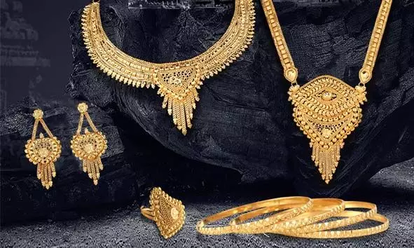സ്വര്ണം വാങ്ങുന്നവര്ക്ക് ആശ്വാസമായി സംസ്ഥാനത്ത് സ്വര്ണവിലയില് വന് ഇടിവ്; പവന് 89,680 രൂപ സ്വര്ണം വാങ്ങുന്നവര്ക്ക് ആശ്വാസമായി സംസ്ഥാനത്ത് സ്വര്ണവിലയില് വന് ഇടിവ്; പവന് 89,680 രൂപ