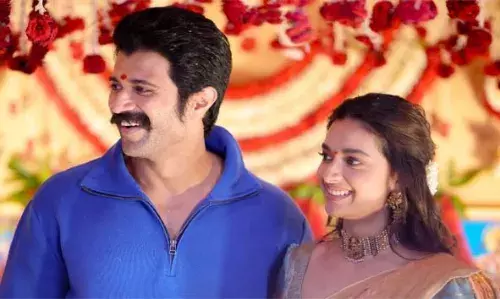 വിജയ് ദേവരകൊണ്ടയും കീര്ത്തി സുരേഷും ഒന്നിക്കുന്ന പാന് ഇന്ത്യന് ചിത്രം ഹൈദരാബാദില് ആരംഭിച്ചു വിജയ് ദേവരകൊണ്ടയും കീര്ത്തി സുരേഷും ഒന്നിക്കുന്ന പാന് ഇന്ത്യന് ചിത്രം ഹൈദരാബാദില് ആരംഭിച്ചു