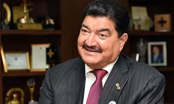 ഇന്ത്യന്‍ വ്യവസായി ബി ആര്‍ ഷെട്ടിക്ക് തിരിച്ചടി; സ്റ്റേറ്റ് ബാങ്ക് ഓഫ് ഇന്ത്യക്ക് 381 കോടി രൂപ നല്‍കാന്‍ ഉത്തരവിട്ട് ദുബായ് ഡിഐഎഫ്സി കോടതി