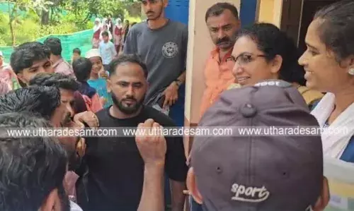 പലസ്തീന് പതാക നോട്ട് ബുക്കില് വരച്ച വിദ്യാര്ത്ഥികളെ സ്കൂളില് നിന്ന് പുറത്താക്കി; പ്രതിഷേധം ശക്തം പലസ്തീന് പതാക നോട്ട് ബുക്കില് വരച്ച വിദ്യാര്ത്ഥികളെ സ്കൂളില് നിന്ന് പുറത്താക്കി; പ്രതിഷേധം ശക്തം