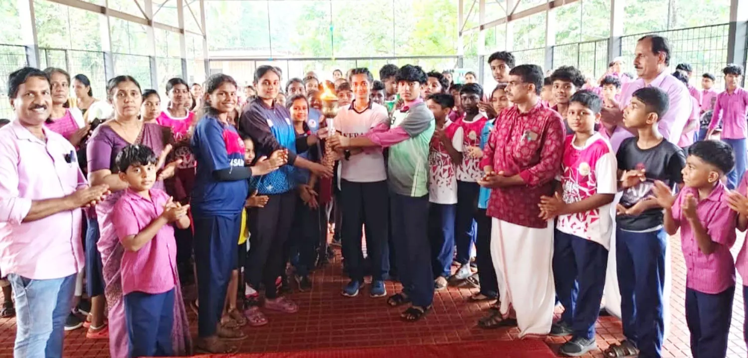 ട്രാക്ക് ഉണര്ന്നു; റവന്യൂ ജില്ലാ സ്കൂള് ഒളിമ്പിക്സിന് നീലേശ്വരം ഇ.എം.എസ് സ്റ്റേഡിയത്തില് തുടക്കം ട്രാക്ക് ഉണര്ന്നു; റവന്യൂ ജില്ലാ സ്കൂള് ഒളിമ്പിക്സിന് നീലേശ്വരം ഇ.എം.എസ് സ്റ്റേഡിയത്തില് തുടക്കം