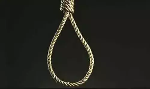 മുന് സെക്യൂരിറ്റി ജീവനക്കാരന് വീട്ടില് തൂങ്ങിമരിച്ച നിലയില് മുന് സെക്യൂരിറ്റി ജീവനക്കാരന് വീട്ടില് തൂങ്ങിമരിച്ച നിലയില്