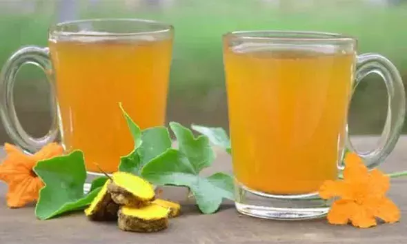 ദിവസവും രാവിലെ വെറും വയറ്റില്‍ ചൂടുള്ള മഞ്ഞള്‍ വെള്ളം കുടിക്കൂ; കാത്തിരിക്കുന്നത് ഈ ആരോഗ്യ ഗുണങ്ങള്‍