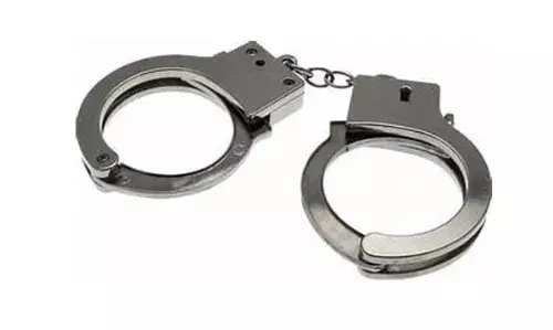 മൂന്ന് വര്ഷത്തോളം ഒളിവിലായിരുന്ന പോക്സോ കേസിലെ പ്രതി അറസ്റ്റില് മൂന്ന് വര്ഷത്തോളം ഒളിവിലായിരുന്ന പോക്സോ കേസിലെ പ്രതി അറസ്റ്റില്