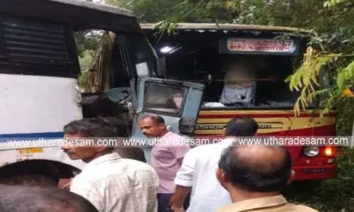 കെ.എസ്.ആര്.ടി.സി ബസുകള് കൂട്ടിയിടിച്ച് നിരവധി പേര്ക്ക് പരിക്ക് കെ.എസ്.ആര്.ടി.സി ബസുകള് കൂട്ടിയിടിച്ച് നിരവധി പേര്ക്ക് പരിക്ക്