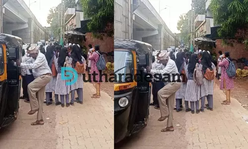 അപകട മുനമ്പായി വിദ്യാനഗര് ജംഗ്ഷന്; ആര്ക്കും വേണ്ടാതെ എന്.എച്ച് ബസ് സ്റ്റോപ്പ് അപകട മുനമ്പായി വിദ്യാനഗര് ജംഗ്ഷന്; ആര്ക്കും വേണ്ടാതെ എന്.എച്ച് ബസ് സ്റ്റോപ്പ്