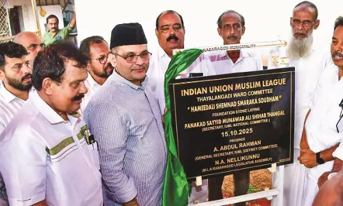 തായലങ്ങാടിയില് ഹമീദലി ഷംനാട്  സ്മാരക സൗധത്തിന് തറക്കല്ലിട്ടു തായലങ്ങാടിയില് ഹമീദലി ഷംനാട്  സ്മാരക സൗധത്തിന് തറക്കല്ലിട്ടു