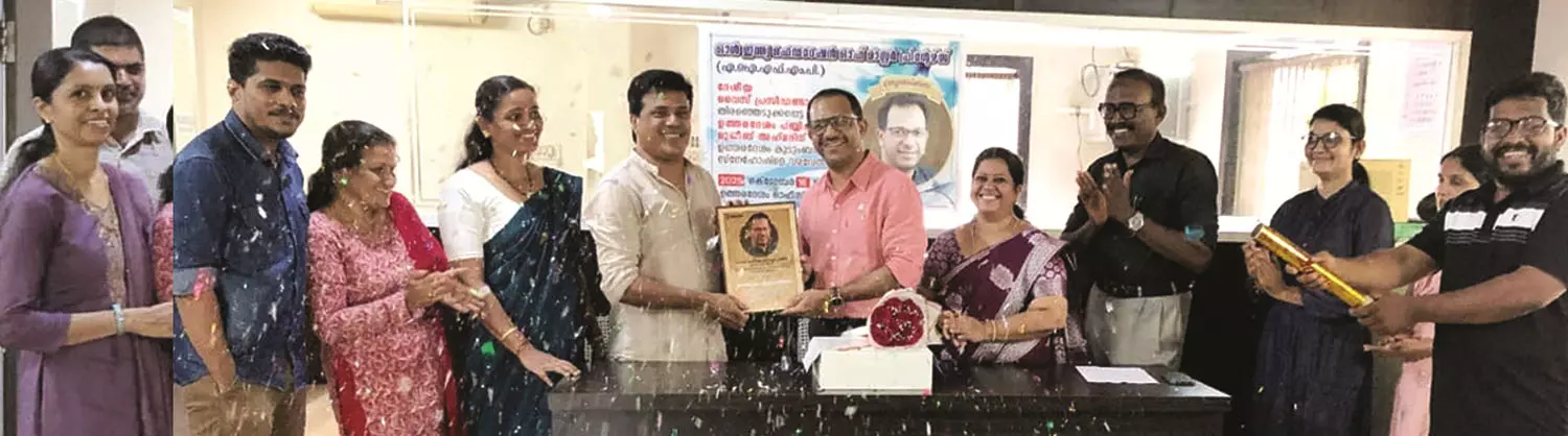 മുജീബ് അഹ്മദിന് ഉത്തരദേശം ഓഫീസില് വരവേല്പ്പ് നല്കി മുജീബ് അഹ്മദിന് ഉത്തരദേശം ഓഫീസില് വരവേല്പ്പ് നല്കി