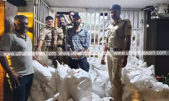 ലക്ഷങ്ങളുടെ പുകയില ഉല്പ്പന്നങ്ങളുമായി യുവാവ് അറസ്റ്റില്; കുടുങ്ങിയത് വാഹന പരിശോധനയ്ക്കിടെ ലക്ഷങ്ങളുടെ പുകയില ഉല്പ്പന്നങ്ങളുമായി യുവാവ് അറസ്റ്റില്; കുടുങ്ങിയത് വാഹന പരിശോധനയ്ക്കിടെ