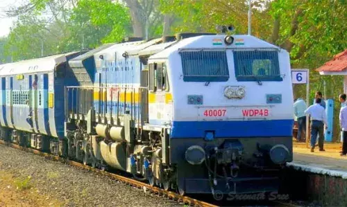 മണ്സൂണ് സമയക്രമം പിന്വലിച്ചു; കൊങ്കണ് പാതയിലൂടെ ഓടുന്ന ട്രെയിനുകളുടെ സമയത്തില് മാറ്റം മണ്സൂണ് സമയക്രമം പിന്വലിച്ചു; കൊങ്കണ് പാതയിലൂടെ ഓടുന്ന ട്രെയിനുകളുടെ സമയത്തില് മാറ്റം