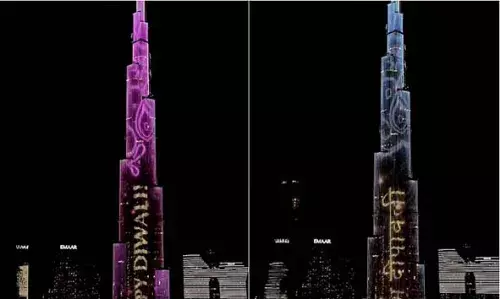 നിറങ്ങളാല് വിസ്മയം തീര്ത്ത് ബുര്ജ് ഖലീഫ; ഇംഗ്ലീഷിലും ഹിന്ദിയിലും ഇന്ത്യക്കാര്ക്ക് ദീപാവലി ആശംസ നേര്ന്നു നിറങ്ങളാല് വിസ്മയം തീര്ത്ത് ബുര്ജ് ഖലീഫ; ഇംഗ്ലീഷിലും ഹിന്ദിയിലും ഇന്ത്യക്കാര്ക്ക് ദീപാവലി ആശംസ നേര്ന്നു