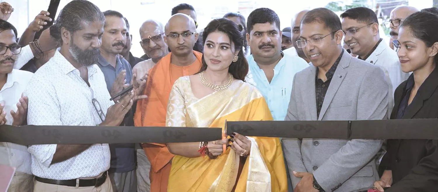 ബിന്ദു ജ്വല്ലറിയുടെ പുതിയ ഷോറൂം മംഗളൂരുവില് പ്രവര്ത്തനമാരംഭിച്ചു ബിന്ദു ജ്വല്ലറിയുടെ പുതിയ ഷോറൂം മംഗളൂരുവില് പ്രവര്ത്തനമാരംഭിച്ചു