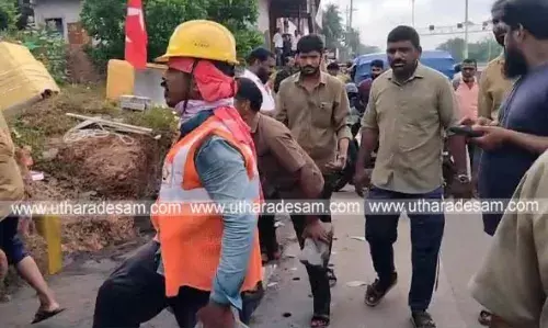 ഓട്ടോ സ്റ്റാന്റ് മാറ്റാന് എത്തിയ കരാര് ജീവനക്കാരെ ഡ്രൈവര്മാരും നാട്ടുകാരും ചേര്ന്ന് തടഞ്ഞു ഓട്ടോ സ്റ്റാന്റ് മാറ്റാന് എത്തിയ കരാര് ജീവനക്കാരെ ഡ്രൈവര്മാരും നാട്ടുകാരും ചേര്ന്ന് തടഞ്ഞു