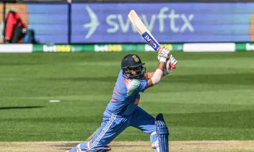 ഏകദിനത്തില് ഇന്ത്യയുടെ ഏറ്റവും ഉയര്ന്ന മൂന്നാമത്തെ റണ് വേട്ടക്കാരനായി രോഹിത് ശര്മ; മറികടക്കേണ്ടത് കോലിയേയും സച്ചിനേയും ഏകദിനത്തില് ഇന്ത്യയുടെ ഏറ്റവും ഉയര്ന്ന മൂന്നാമത്തെ റണ് വേട്ടക്കാരനായി രോഹിത് ശര്മ; മറികടക്കേണ്ടത് കോലിയേയും സച്ചിനേയും