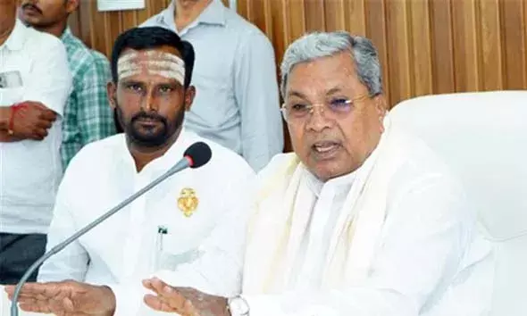 ആന്ധ്രാപ്രദേശിലെ ബസ് ദുരന്തത്തില്‍ മരിച്ച ബെംഗളൂരുവിലെ യാത്രക്കാരെ കണ്ടെത്താന്‍ കര്‍ണാടക സംഘം കര്‍ണൂലിലേക്ക്