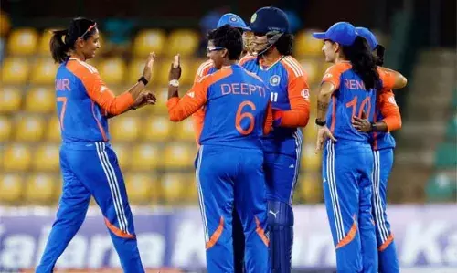 ന്യൂസിലന്ഡിനെതിരെ 53 റണ്സിന്റെ വിജയം; വനിതാ ലോകകപ്പ് സെമിയില് പ്രവേശിച്ച് ഇന്ത്യ ന്യൂസിലന്ഡിനെതിരെ 53 റണ്സിന്റെ വിജയം; വനിതാ ലോകകപ്പ് സെമിയില് പ്രവേശിച്ച് ഇന്ത്യ