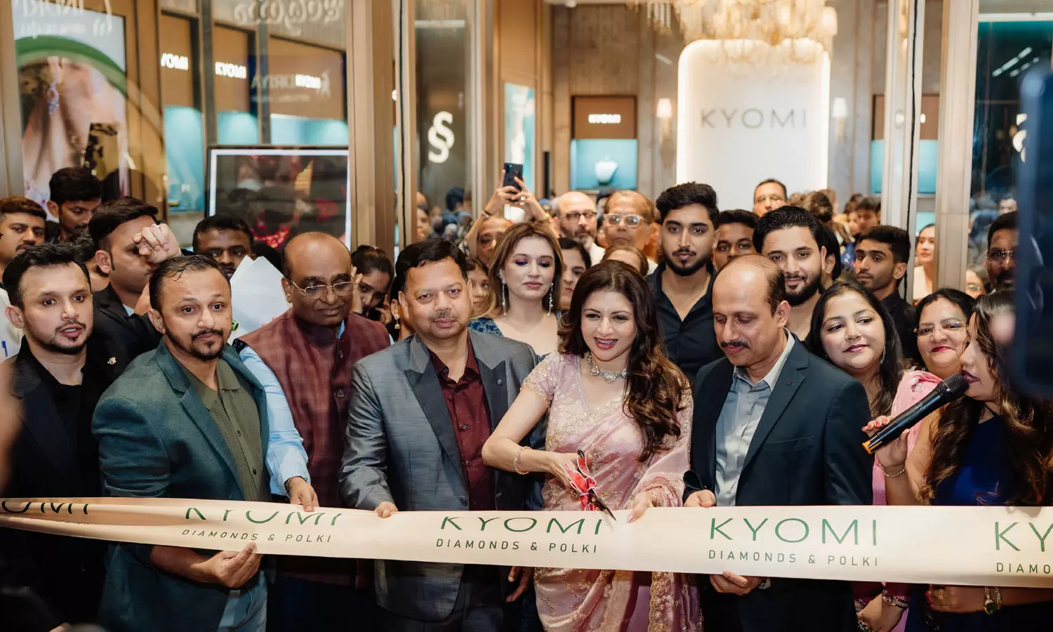 ബംഗളൂരുവില്‍ സുല്‍ത്താന്‍ ഗ്രൂപ്പിന്റെ കിയോമി  ഡയമണ്ട് ആന്റ് പൊല്‍ക്കി ബുട്ടിക് ഫിനിക്‌സ്