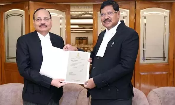 അടുത്ത സുപ്രീംകോടതി ചീഫ് ജസ്റ്റിസ് ആയി ജസ്റ്റിസ് സൂര്യ കാന്തിന്റെ പേര് ശുപാര്ശ ചെയ്ത് ബിആര് ഗവായി അടുത്ത സുപ്രീംകോടതി ചീഫ് ജസ്റ്റിസ് ആയി ജസ്റ്റിസ് സൂര്യ കാന്തിന്റെ പേര് ശുപാര്ശ ചെയ്ത് ബിആര് ഗവായി