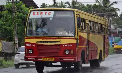 യാത്രയ്ക്കിടെ കെ.എസ്.ആര്.ടി.സി ബസ് ഡ്രൈവര്ക്ക് മര്ദ്ദനം; പ്രതിക്ക് വേണ്ടി അന്വേഷണം ഊര്ജിതമാക്കി പൊലീസ് യാത്രയ്ക്കിടെ കെ.എസ്.ആര്.ടി.സി ബസ് ഡ്രൈവര്ക്ക് മര്ദ്ദനം; പ്രതിക്ക് വേണ്ടി അന്വേഷണം ഊര്ജിതമാക്കി പൊലീസ്