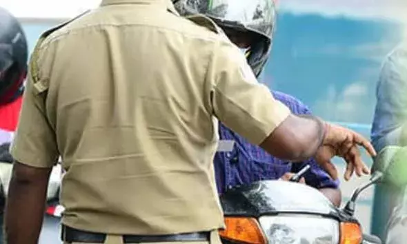 16കാരന്‍ ഓടിച്ച മോട്ടോര്‍ ബൈക്ക് പൊലീസ് പിടികൂടി; പിതാവിനെതിരെ കേസ്