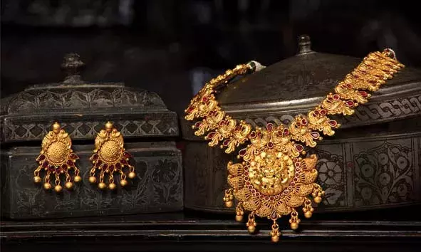 സ്വര്‍ണവിലയില്‍ വന്‍ ഇടിവ്; ഒറ്റയടിക്ക് കുറഞ്ഞത് 1,400 രൂപ; പവന് 88,360