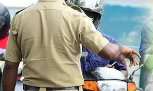 16കാരന്‍ ഓടിച്ച മോട്ടോര്‍ ബൈക്ക് പൊലീസ് പിടികൂടി; പിതാവിനെതിരെ കേസ്