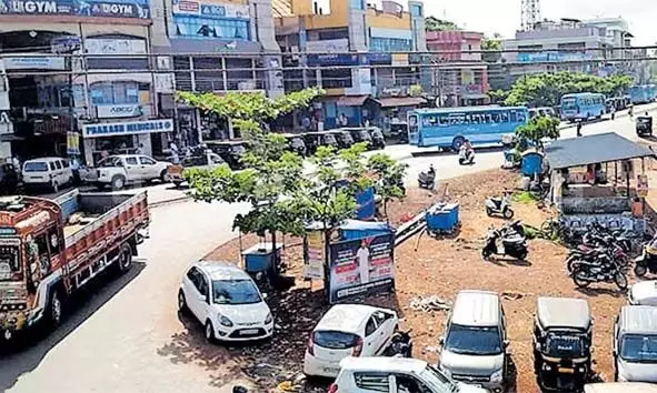 കുമ്പളയിലെ ട്രാഫിക് പരിഷ്കരണം: നിര്ദ്ദേശം പരിഗണിച്ചില്ലെങ്കില് പ്രക്ഷോഭമെന്ന് വ്യാപാരി സംഘടന കുമ്പളയിലെ ട്രാഫിക് പരിഷ്കരണം: നിര്ദ്ദേശം പരിഗണിച്ചില്ലെങ്കില് പ്രക്ഷോഭമെന്ന് വ്യാപാരി സംഘടന