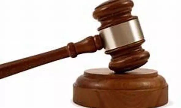 മൂന്ന് കുട്ടികളെ ഉപയോഗിച്ച് ഭിക്ഷാടനം നടത്തിയ കേസില് തമിഴ് നാട് സ്വദേശിനിക്ക് ഒരു ലക്ഷം രൂപ പിഴ മൂന്ന് കുട്ടികളെ ഉപയോഗിച്ച് ഭിക്ഷാടനം നടത്തിയ കേസില് തമിഴ് നാട് സ്വദേശിനിക്ക് ഒരു ലക്ഷം രൂപ പിഴ