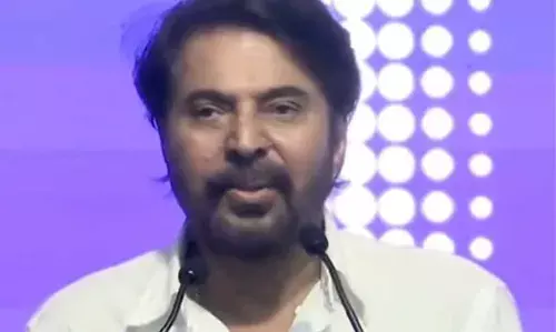 കേരളം തന്നെക്കാള് ഇളയതും ചെറുപ്പവും; ഏത് കണ്ണഞ്ചിപ്പിക്കുന്ന വികസനം ഉണ്ടെങ്കിലും വിശക്കുന്ന വയറിന് മുമ്പില് ഒരു വികസനത്തിനും വിലയില്ലെന്ന് നടന് മമ്മൂട്ടി കേരളം തന്നെക്കാള് ഇളയതും ചെറുപ്പവും; ഏത് കണ്ണഞ്ചിപ്പിക്കുന്ന വികസനം ഉണ്ടെങ്കിലും വിശക്കുന്ന വയറിന് മുമ്പില് ഒരു വികസനത്തിനും വിലയില്ലെന്ന് നടന് മമ്മൂട്ടി