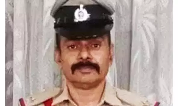 ഔദ്യോഗിക ജീവിതത്തില് നിന്നും വിരമിക്കുന്ന ചടങ്ങിനിടെ എ.എസ്.ഐ ഹൃദയാഘാതം മൂലം മരിച്ചു ഔദ്യോഗിക ജീവിതത്തില് നിന്നും വിരമിക്കുന്ന ചടങ്ങിനിടെ എ.എസ്.ഐ ഹൃദയാഘാതം മൂലം മരിച്ചു