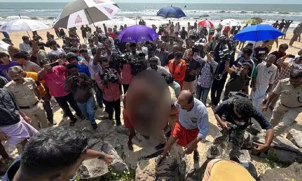 പയ്യാമ്പലത്ത് കടലില് കുളിക്കാനിറങ്ങിയ 3 മെഡിക്കല് വിദ്യാര്ഥികള് മുങ്ങി മരിച്ചു പയ്യാമ്പലത്ത് കടലില് കുളിക്കാനിറങ്ങിയ 3 മെഡിക്കല് വിദ്യാര്ഥികള് മുങ്ങി മരിച്ചു