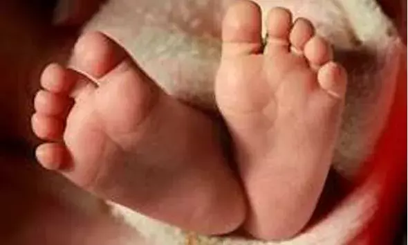 3 മാസം പ്രായമുള്ള കുഞ്ഞ് കിണറ്റില്‍ വീണ് മരിച്ചു; കുളിപ്പിക്കുമ്പോള്‍ കയ്യില്‍ നിന്നും വഴുതി വീണതാണെന്ന് മാതാവ്