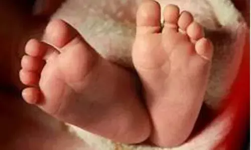 3 മാസം പ്രായമുള്ള കുഞ്ഞ് കിണറ്റില്‍ വീണ് മരിച്ചു; കുളിപ്പിക്കുമ്പോള്‍ കയ്യില്‍ നിന്നും വഴുതി വീണതാണെന്ന് മാതാവ്