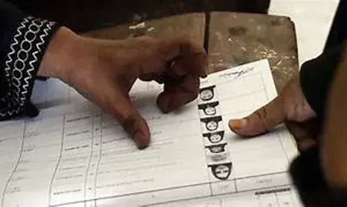 വോട്ടര് പട്ടികയുടെ തീവ്ര പരിഷ്കരണം: ബൂത്ത് ലെവല് ഓഫീസര്മാരുടെ പ്രവര്ത്തനം ആരംഭിച്ചു വോട്ടര് പട്ടികയുടെ തീവ്ര പരിഷ്കരണം: ബൂത്ത് ലെവല് ഓഫീസര്മാരുടെ പ്രവര്ത്തനം ആരംഭിച്ചു