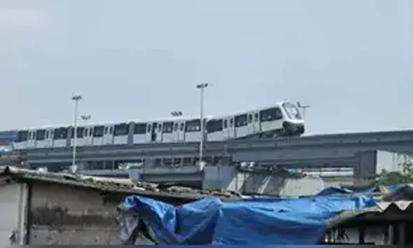 പരീക്ഷണ ഓട്ടത്തില്‍ തന്നെ അപകടം; ട്രാക്കില്‍ നിന്നും തെന്നിമാറി മോണോ റെയില്‍