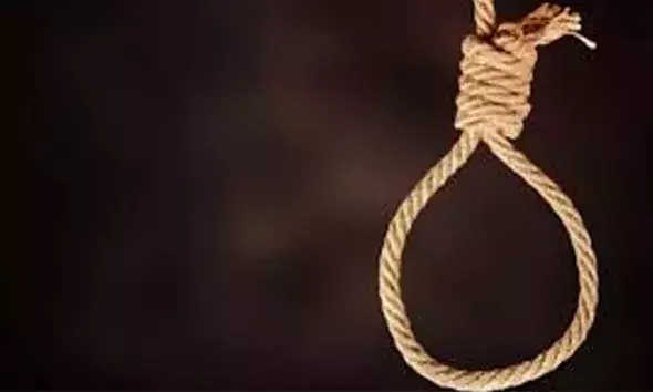 മകന്റെ ചോറൂണു ദിവസം പിതാവിനെ തൂങ്ങിമരിച്ചനിലയില്‍ കണ്ടെത്തി