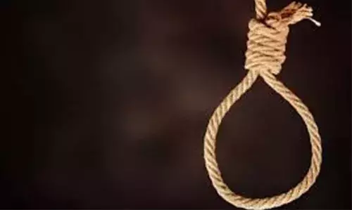 മകന്റെ ചോറൂണു ദിവസം പിതാവിനെ തൂങ്ങിമരിച്ചനിലയില് കണ്ടെത്തി മകന്റെ ചോറൂണു ദിവസം പിതാവിനെ തൂങ്ങിമരിച്ചനിലയില് കണ്ടെത്തി