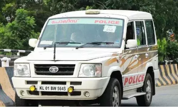 പ്ലസ് വണ്‍ വിദ്യാര്‍ത്ഥിയെ സ്‌കൂള്‍ കോമ്പൗണ്ടില്‍ തള്ളിയിട്ട് മര്‍ദിച്ചു : 5പേര്‍ക്കെതിരെ കേസ്