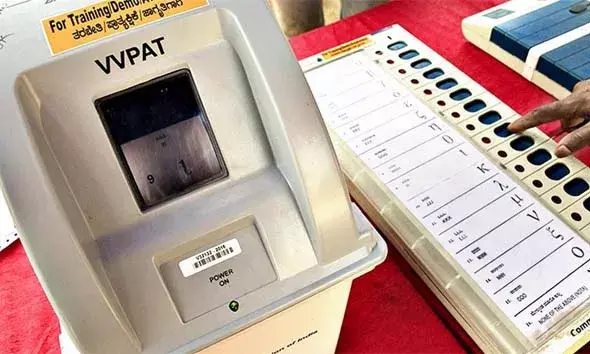 ബീഹാറില്‍ റോഡരികില്‍ നിന്ന് വിവിപാറ്റ് സ്ലിപ്പുകള്‍ കണ്ടെത്തിയ സംഭവം;തിരഞ്ഞെടുപ്പ് ഉദ്യോഗസ്ഥനെ സസ്പെന്‍ഡ് ചെയ്തു