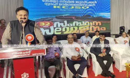 സിവില്-ജുഡീഷ്യല് ജീവനക്കാരാണ് ജുഡീഷ്യറിയുടെ മുഖമുദ്രയെന്ന് ഹൈക്കോടതി ജഡ്ജി ജസ്റ്റിസ് പി.വി കുഞ്ഞികൃഷ്ണന് സിവില്-ജുഡീഷ്യല് ജീവനക്കാരാണ് ജുഡീഷ്യറിയുടെ മുഖമുദ്രയെന്ന് ഹൈക്കോടതി ജഡ്ജി ജസ്റ്റിസ് പി.വി കുഞ്ഞികൃഷ്ണന്