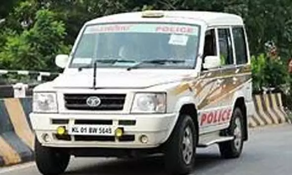 കോളേജ് വിദ്യാര്‍ത്ഥിനിയെ ശല്യം ചെയ്ത റോഡുപണിക്കാരനെ നാട്ടുകാര്‍ കൈകാര്യം ചെയ്തു