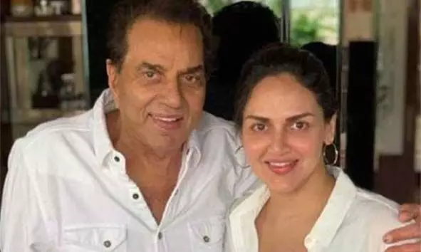 ധര്‍മ്മേന്ദ്രയുടെ ആരോഗ്യനില തൃപ്തികരം; മരണവാര്‍ത്തകള്‍ക്കിടയില്‍ പിതാവ് സുഖം പ്രാപിച്ചുവരുന്നതായി സ്ഥിരീകരിച്ച് ഇഷ ഡിയോള്‍