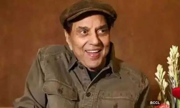 ആരോഗ്യ സ്ഥിതി മെച്ചപ്പെട്ടു: ബോളിവുഡ് ഹിറ്റ് മാന് ധര്മ്മേന്ദ്രയെ ആസ്പത്രിയില് നിന്ന് ഡിസ്ചാര്ജ് ചെയ്തു ആരോഗ്യ സ്ഥിതി മെച്ചപ്പെട്ടു: ബോളിവുഡ് ഹിറ്റ് മാന് ധര്മ്മേന്ദ്രയെ ആസ്പത്രിയില് നിന്ന് ഡിസ്ചാര്ജ് ചെയ്തു