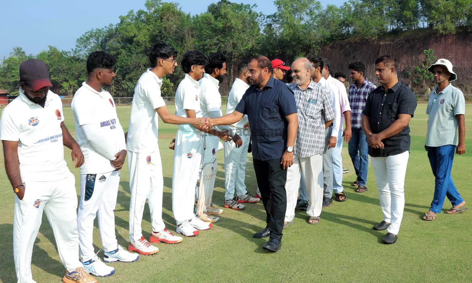 ജില്ലാ ലീഗ് ക്രിക്കറ്റ് ടൂര്ണമെന്റ് തുടങ്ങി ജില്ലാ ലീഗ് ക്രിക്കറ്റ് ടൂര്ണമെന്റ് തുടങ്ങി
