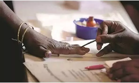 പൊതുതിരഞ്ഞെടുപ്പ് : പ്രചാരണം പരിശോധിക്കാന് ആന്റി ഡിഫെയ്സ്മെന്റ് സ്ക്വാഡ് രൂപീകരിക്കും പൊതുതിരഞ്ഞെടുപ്പ് : പ്രചാരണം പരിശോധിക്കാന് ആന്റി ഡിഫെയ്സ്മെന്റ് സ്ക്വാഡ് രൂപീകരിക്കും