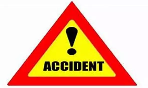 കാര്‍ ബൈക്കിലിടിച്ച് ദമ്പതികള്‍ക്ക് പരിക്ക്