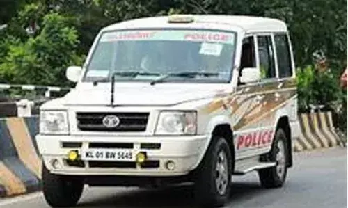 ചേരൂരില് എസ്.ഐ ഉള്പ്പെടെയുള്ള പൊലീസ് ഉദ്യോഗസ്ഥര്ക്ക് നേരെ അക്രമം; രണ്ടുപേര്ക്കെതിരെ കേസ് ചേരൂരില് എസ്.ഐ ഉള്പ്പെടെയുള്ള പൊലീസ് ഉദ്യോഗസ്ഥര്ക്ക് നേരെ അക്രമം; രണ്ടുപേര്ക്കെതിരെ കേസ്