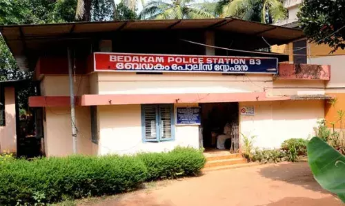 കുണ്ടംകുഴി ജ്വല്ലറി കവര്ച്ച; ഒളിവിലായിരുന്ന പ്രതി അറസ്റ്റില് കുണ്ടംകുഴി ജ്വല്ലറി കവര്ച്ച; ഒളിവിലായിരുന്ന പ്രതി അറസ്റ്റില്