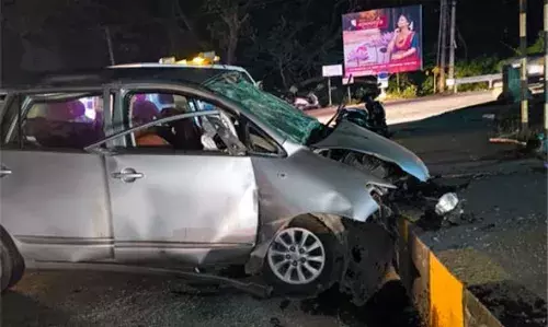 ബണ്ട്വാളില് ഇന്നോവ കാര് സര്ക്കിളില് ഇടിച്ചുണ്ടായ അപകടത്തില് 3 പേര് മരിച്ചു, ആറ് പേര്ക്ക് ഗുരുതരമായി പരിക്കേറ്റു ബണ്ട്വാളില് ഇന്നോവ കാര് സര്ക്കിളില് ഇടിച്ചുണ്ടായ അപകടത്തില് 3 പേര് മരിച്ചു, ആറ് പേര്ക്ക് ഗുരുതരമായി പരിക്കേറ്റു